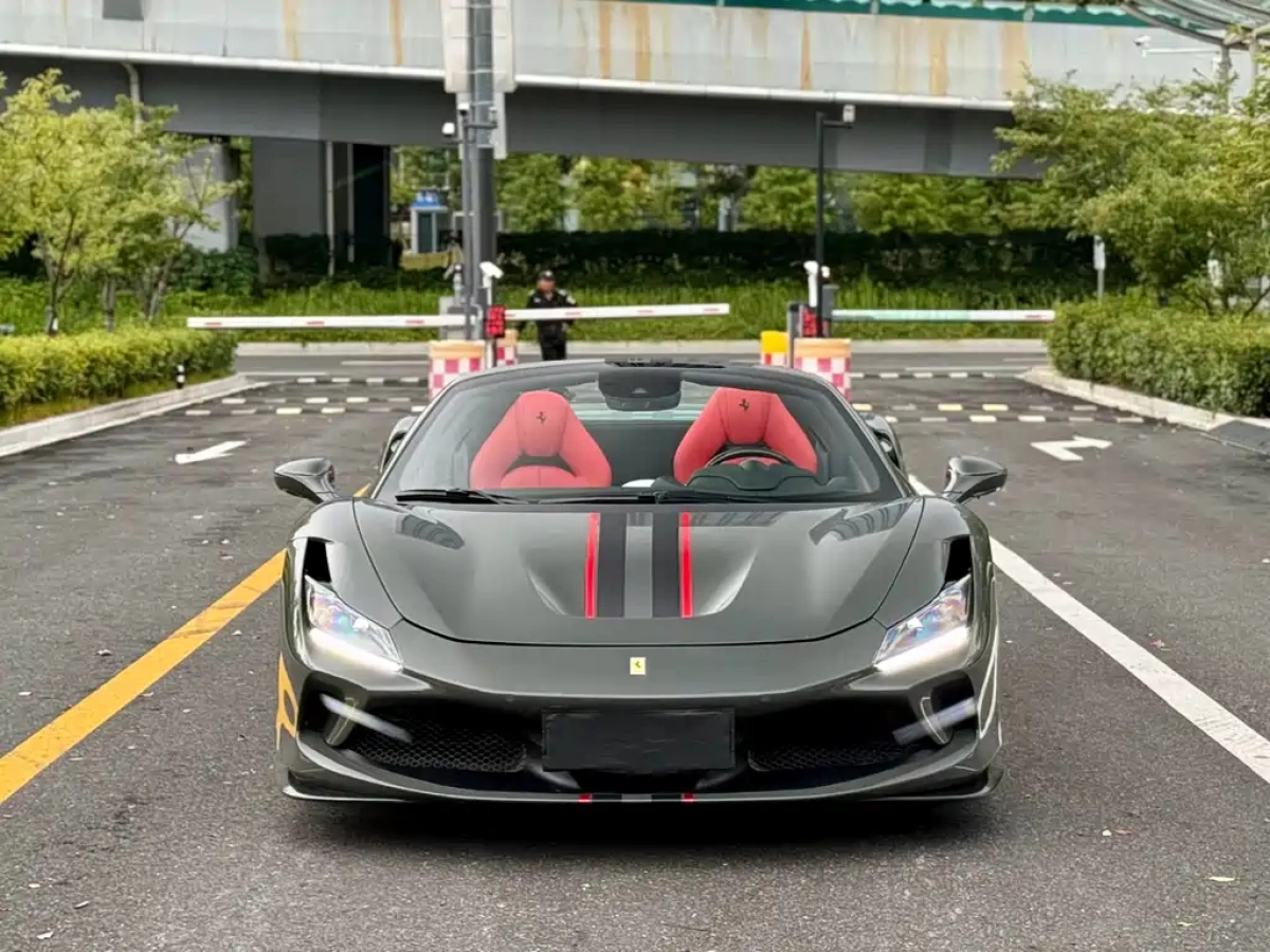 FERRARI F8