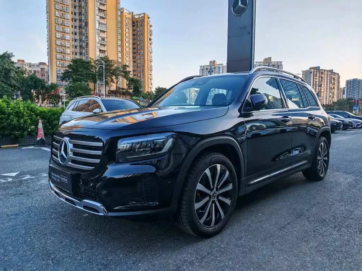 MERCEDES BENZ GLB