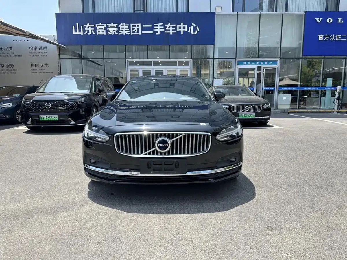 VOLVO S90