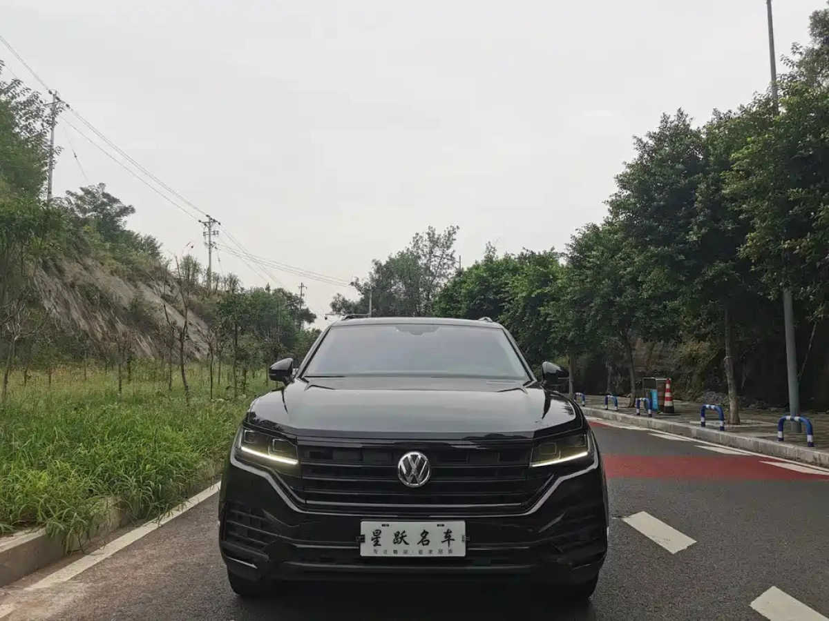 VOLKSWAGEN TOUAREG