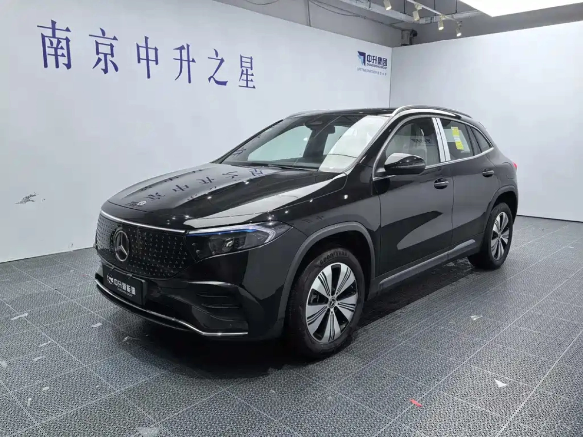 MERCEDES BENZ EQA  2025