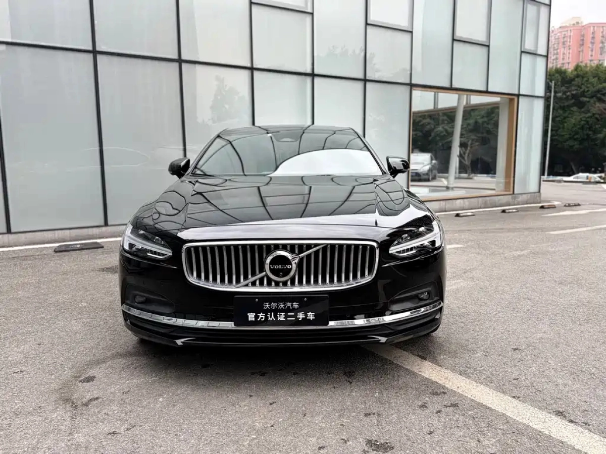 VOLVO S90