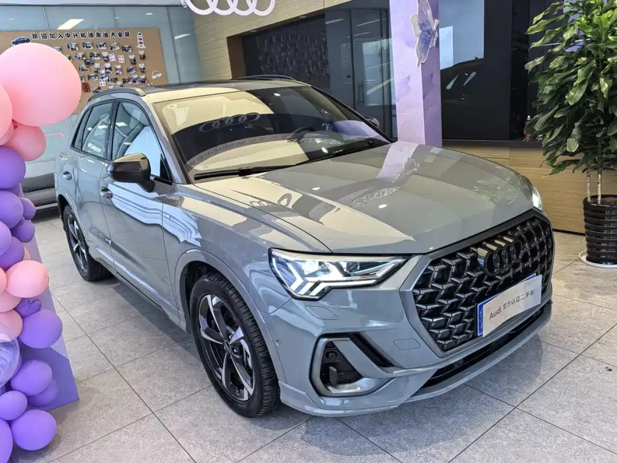 AUDI Q3