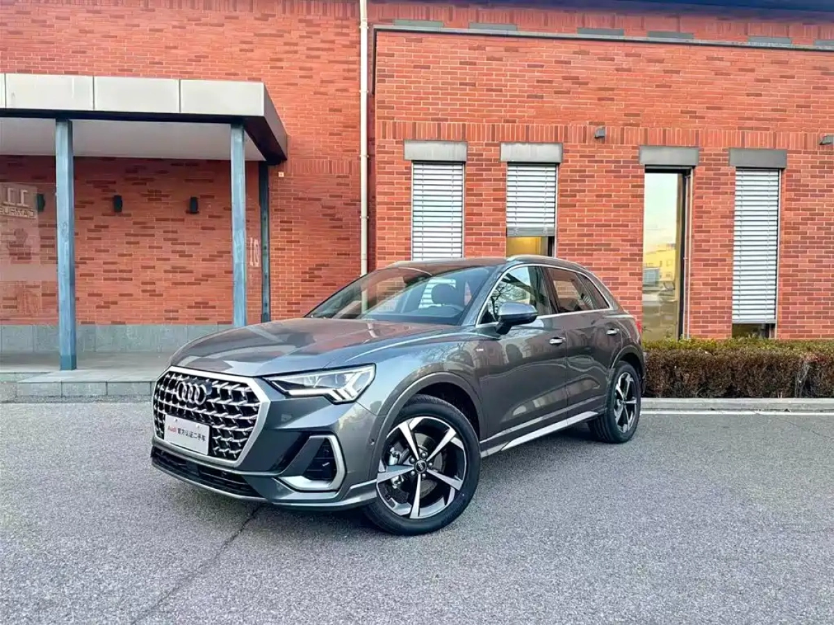 AUDI Q3