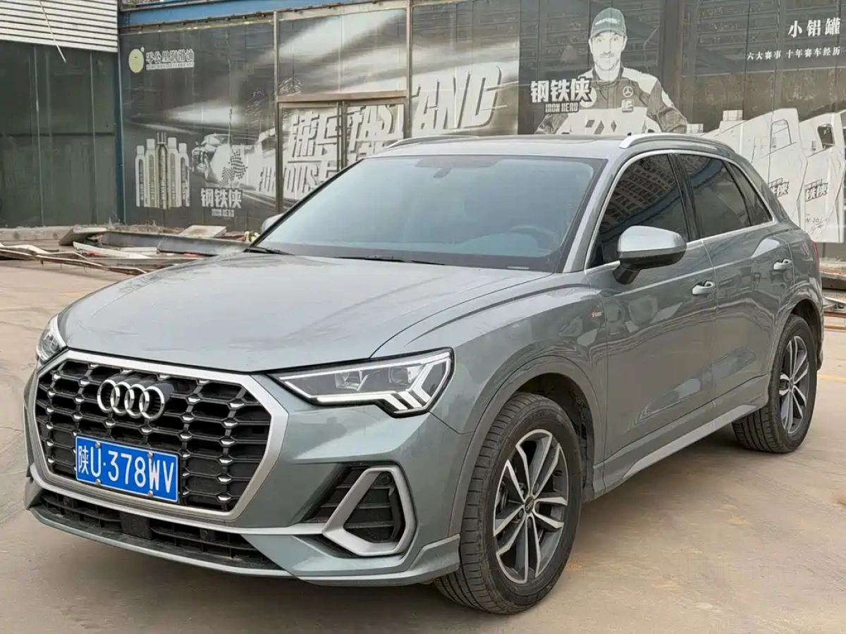 AUDI Q3