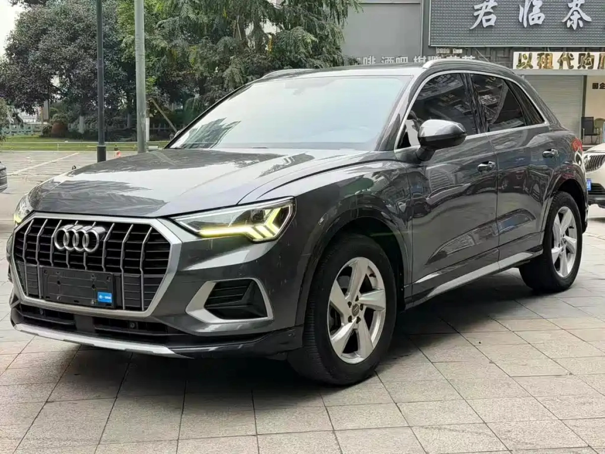 AUDI Q3