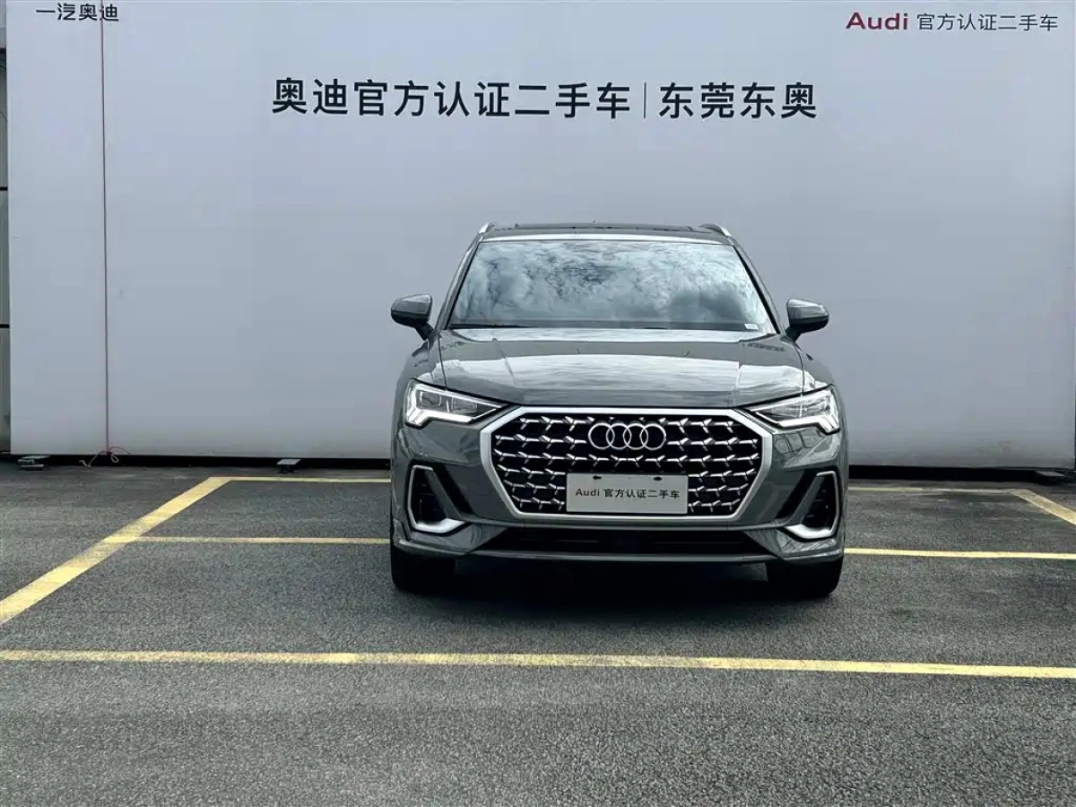 AUDI Q3