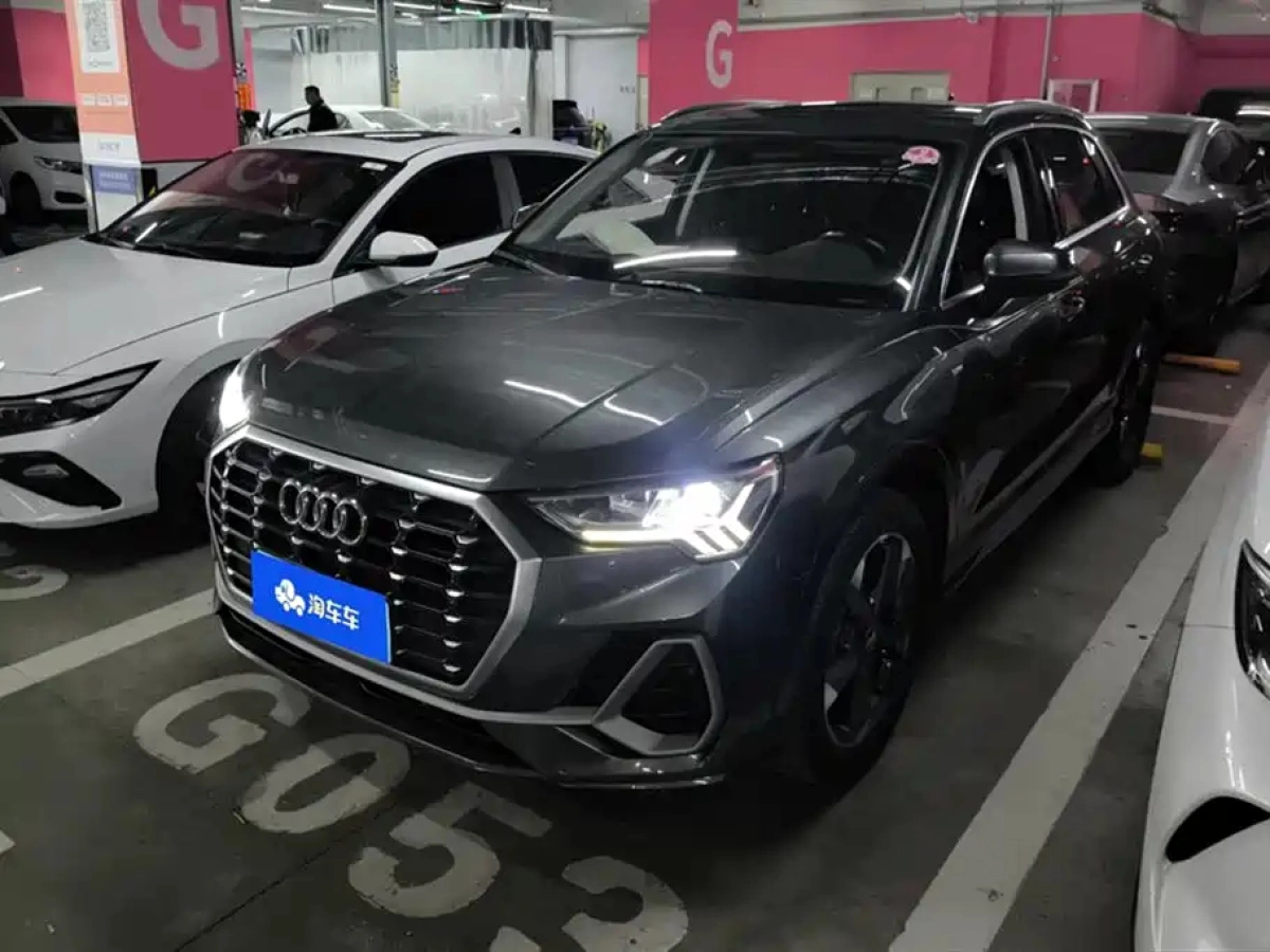 AUDI Q3