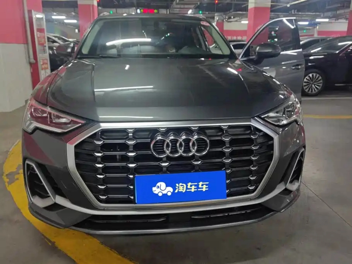 AUDI Q3