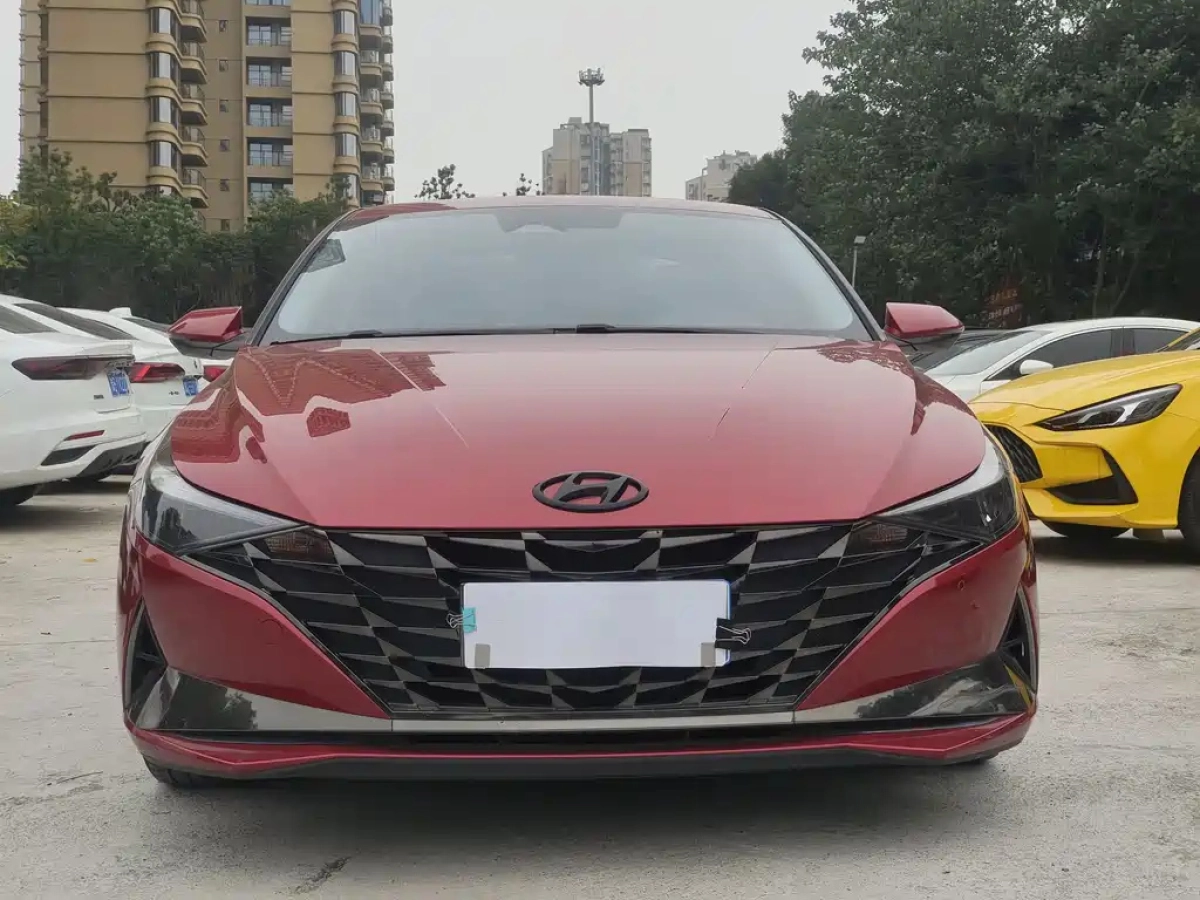 HYUNDAI ELANTRA