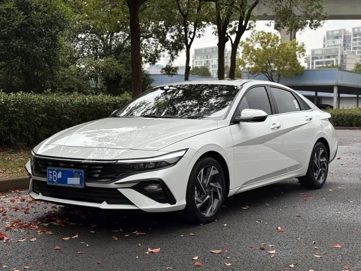 HYUNDAI ELANTRA  2025