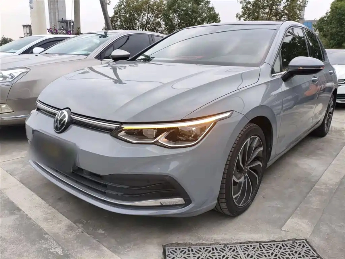 VOLKSWAGEN GOLF  2022