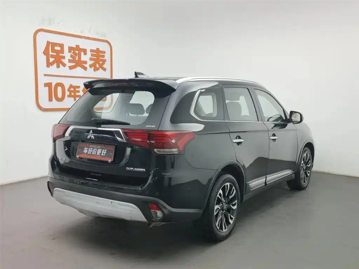 MITSUBISHI OUTLANDER