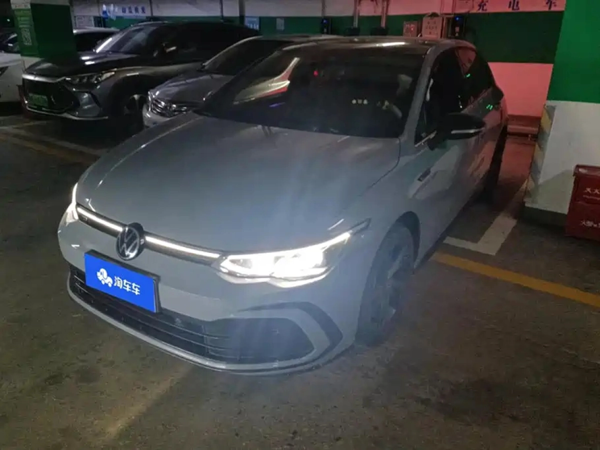 VOLKSWAGEN GOLF  2021