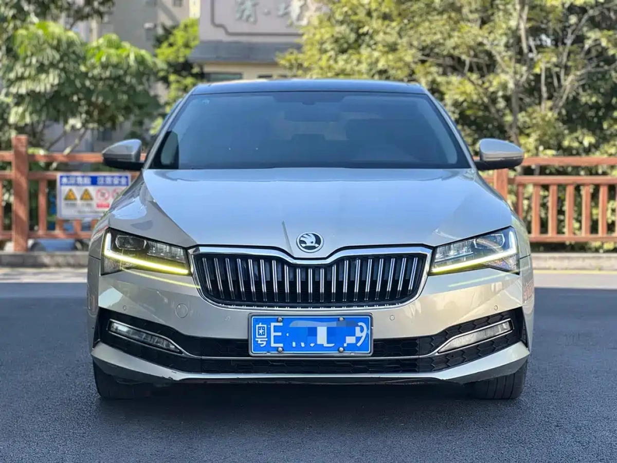 SKODA SUPERB