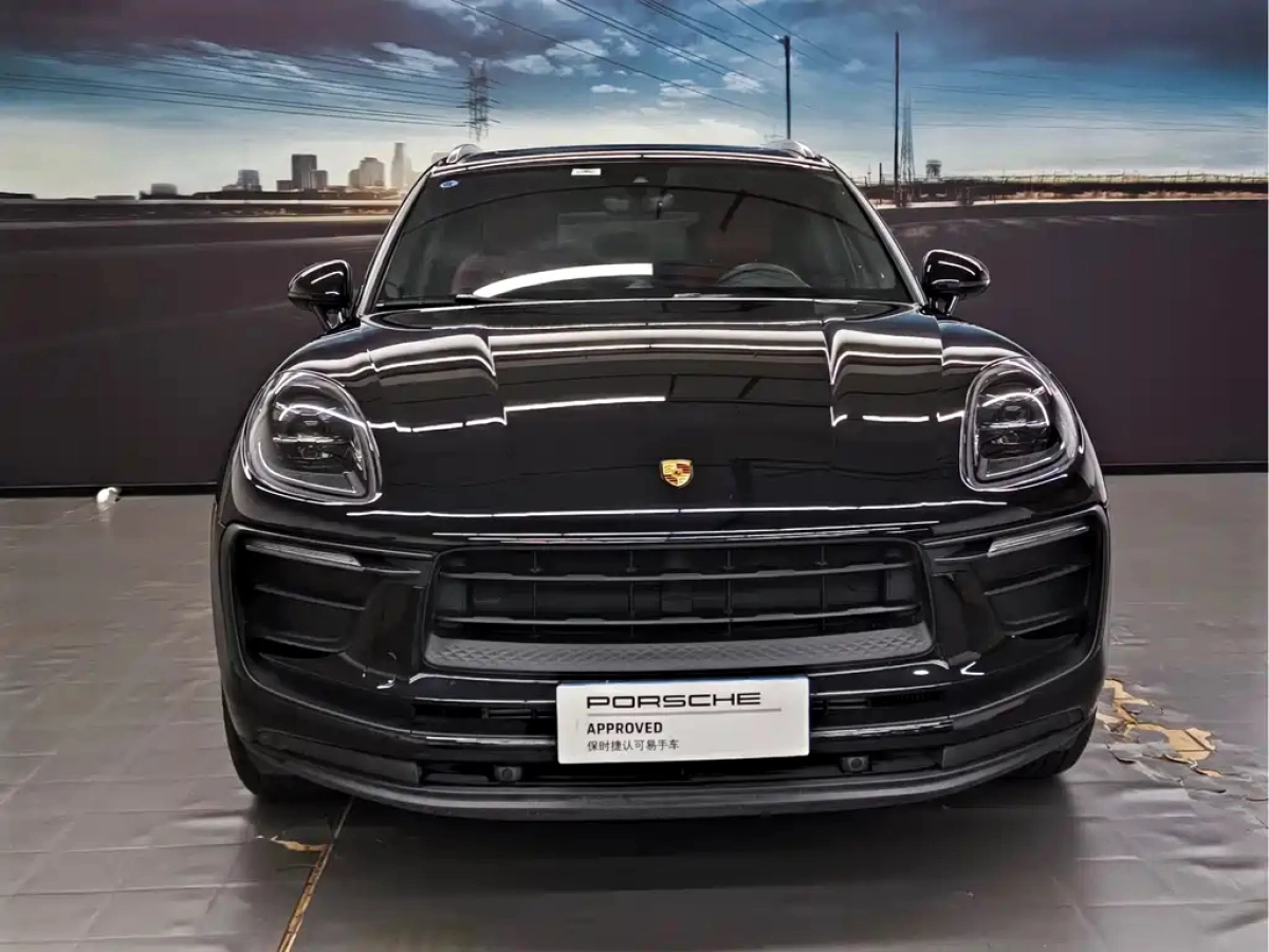 PORSCHE MACAN