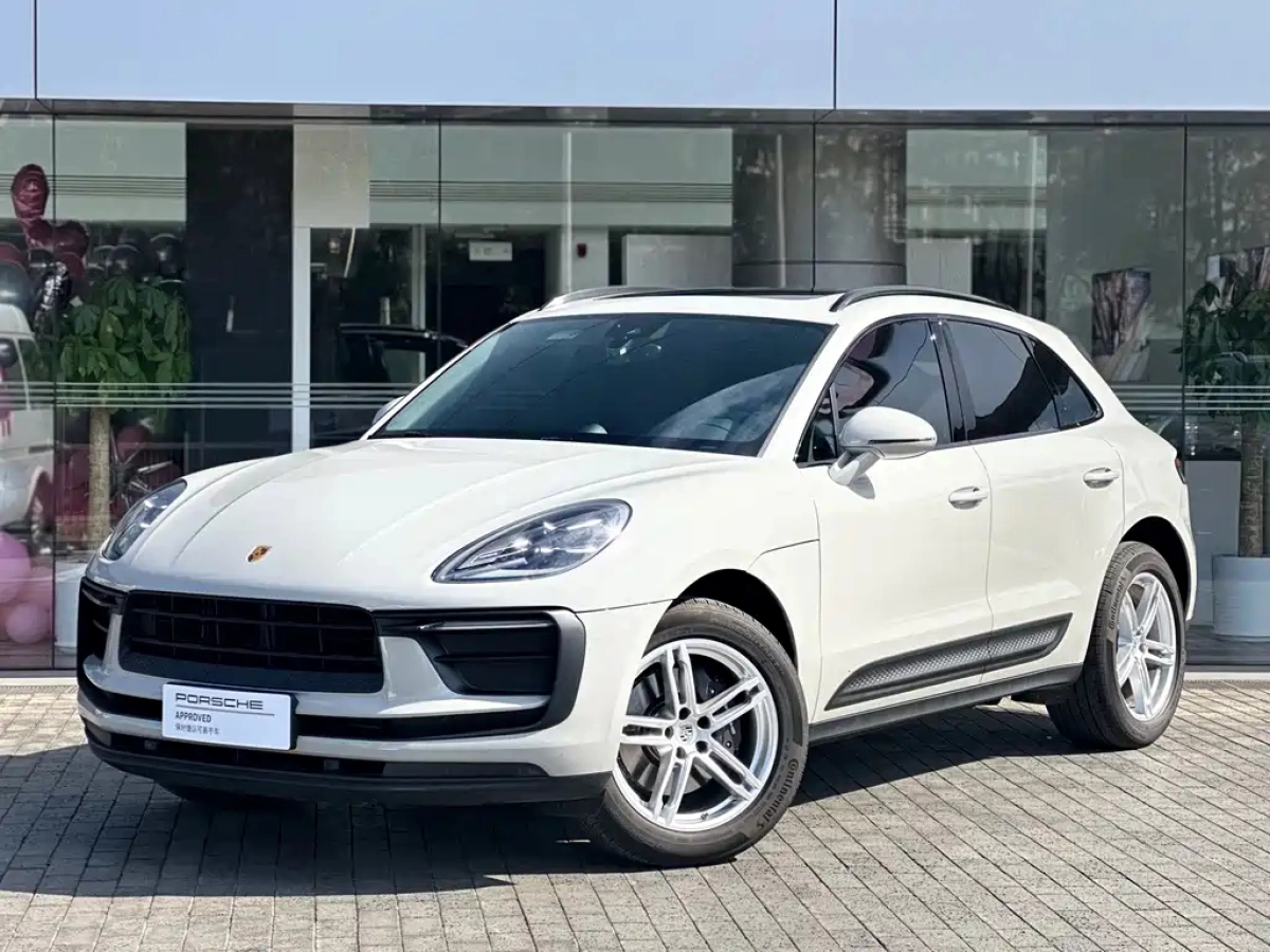 PORSCHE MACAN  2025