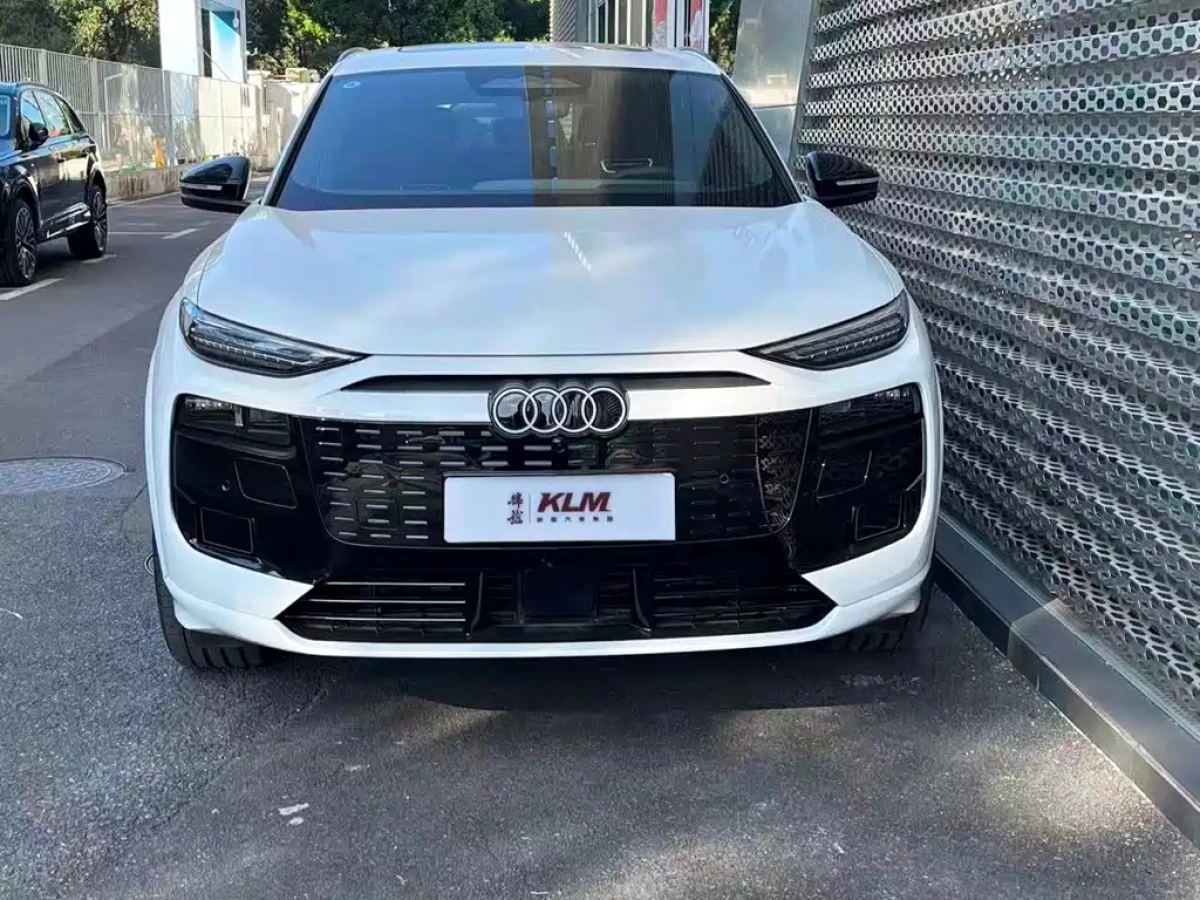 AUDI Q6L E-TRON