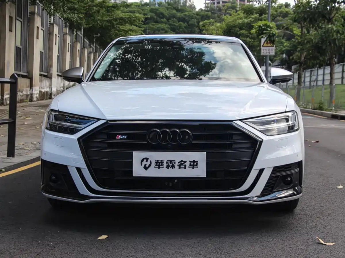 AUDI S8