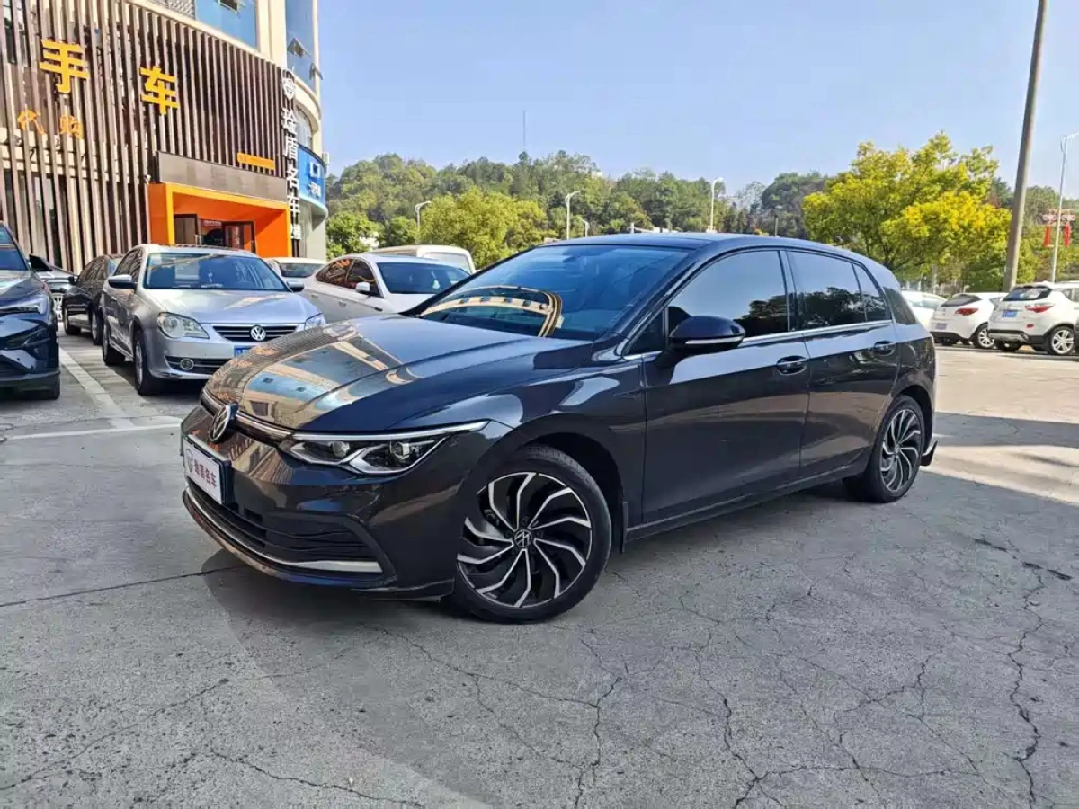 VOLKSWAGEN GOLF  2021