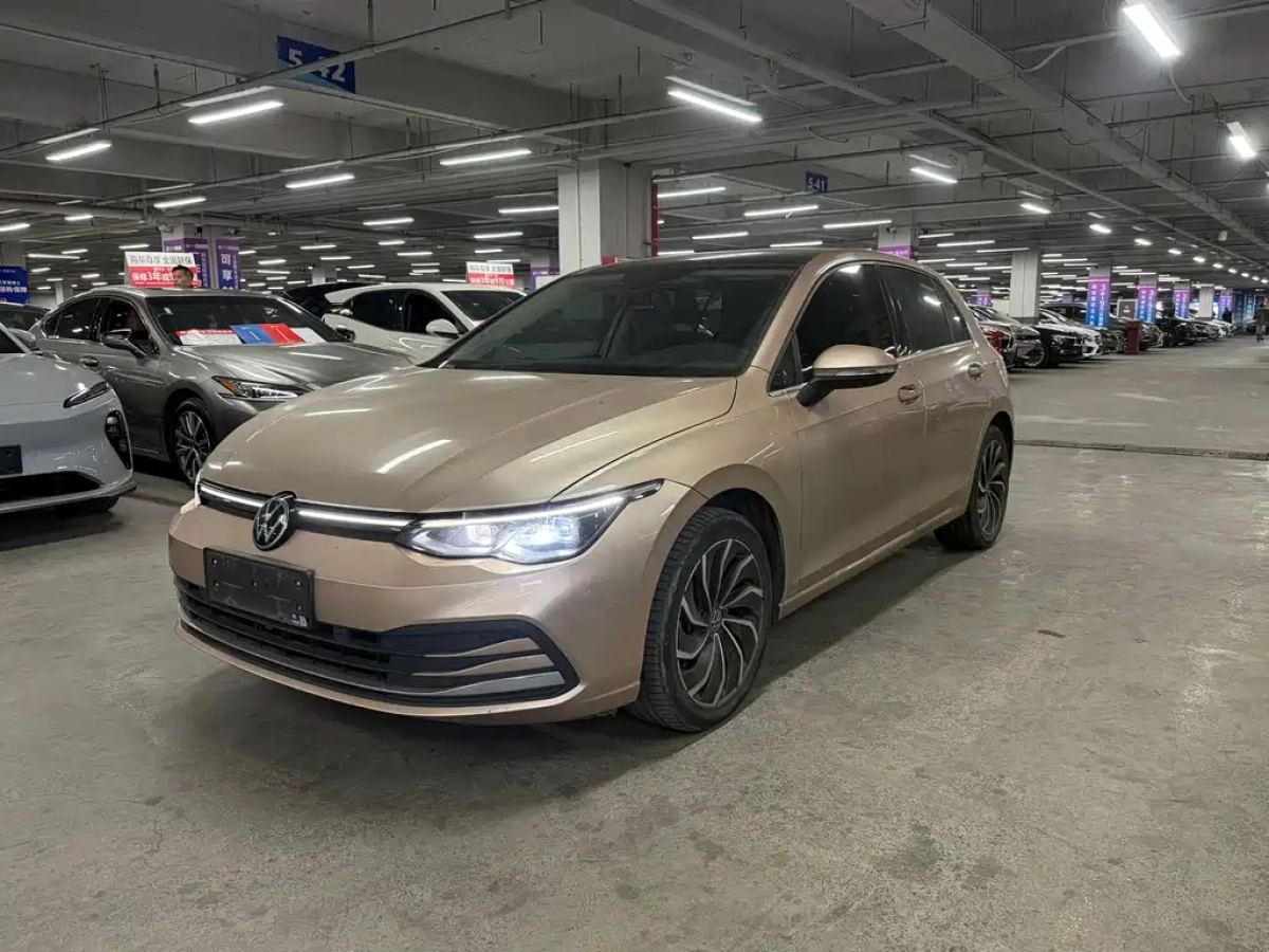 VOLKSWAGEN GOLF  2022