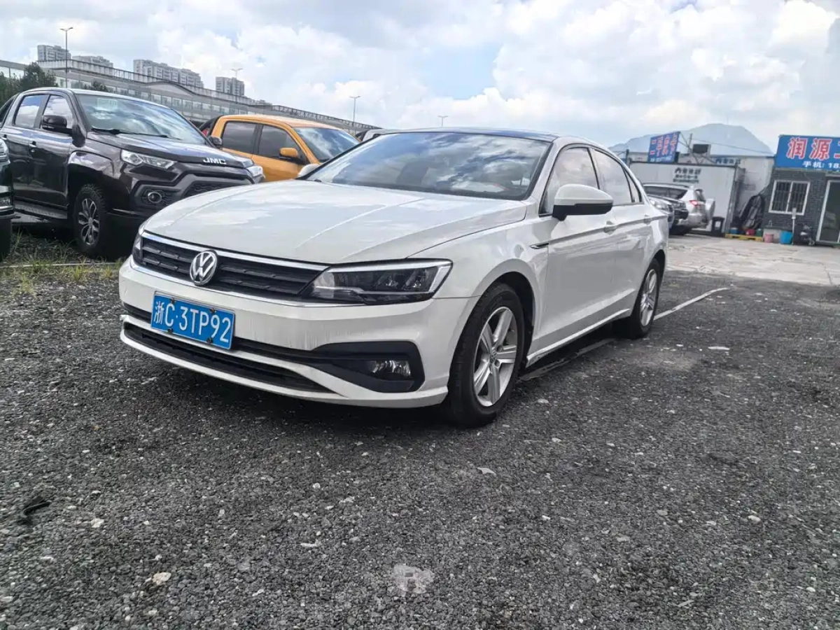 VOLKSWAGEN LAMANDO  2021