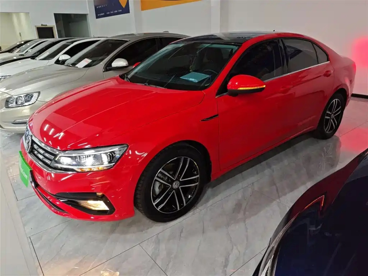 VOLKSWAGEN LAMANDO  2021