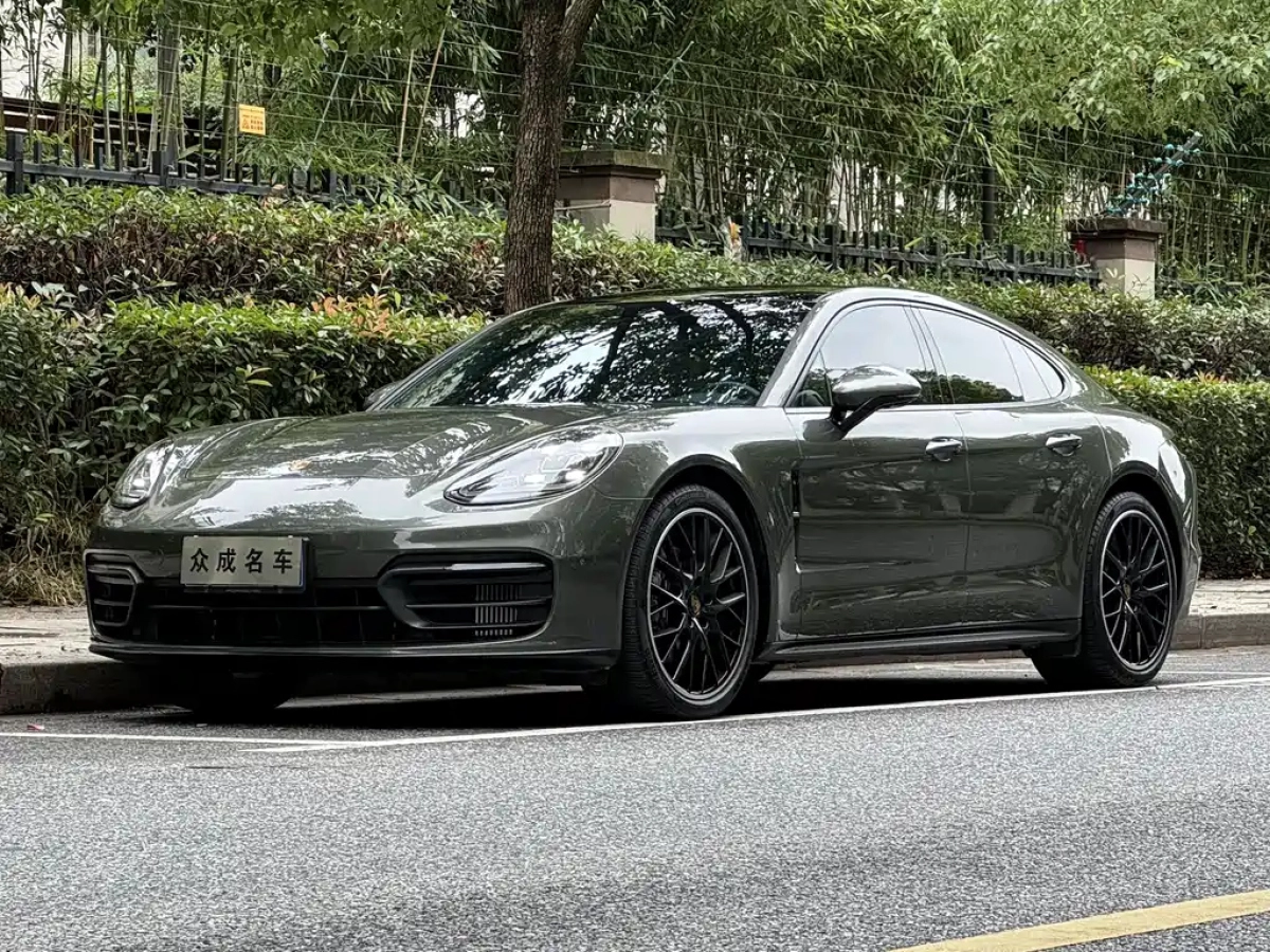 PORSCHE PANAMERA