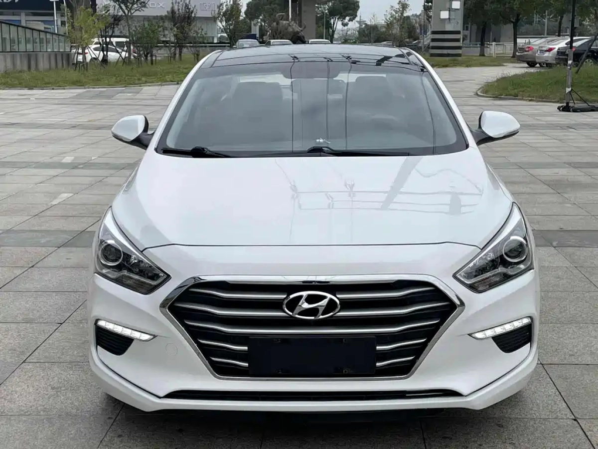 HYUNDAI MISTRA
