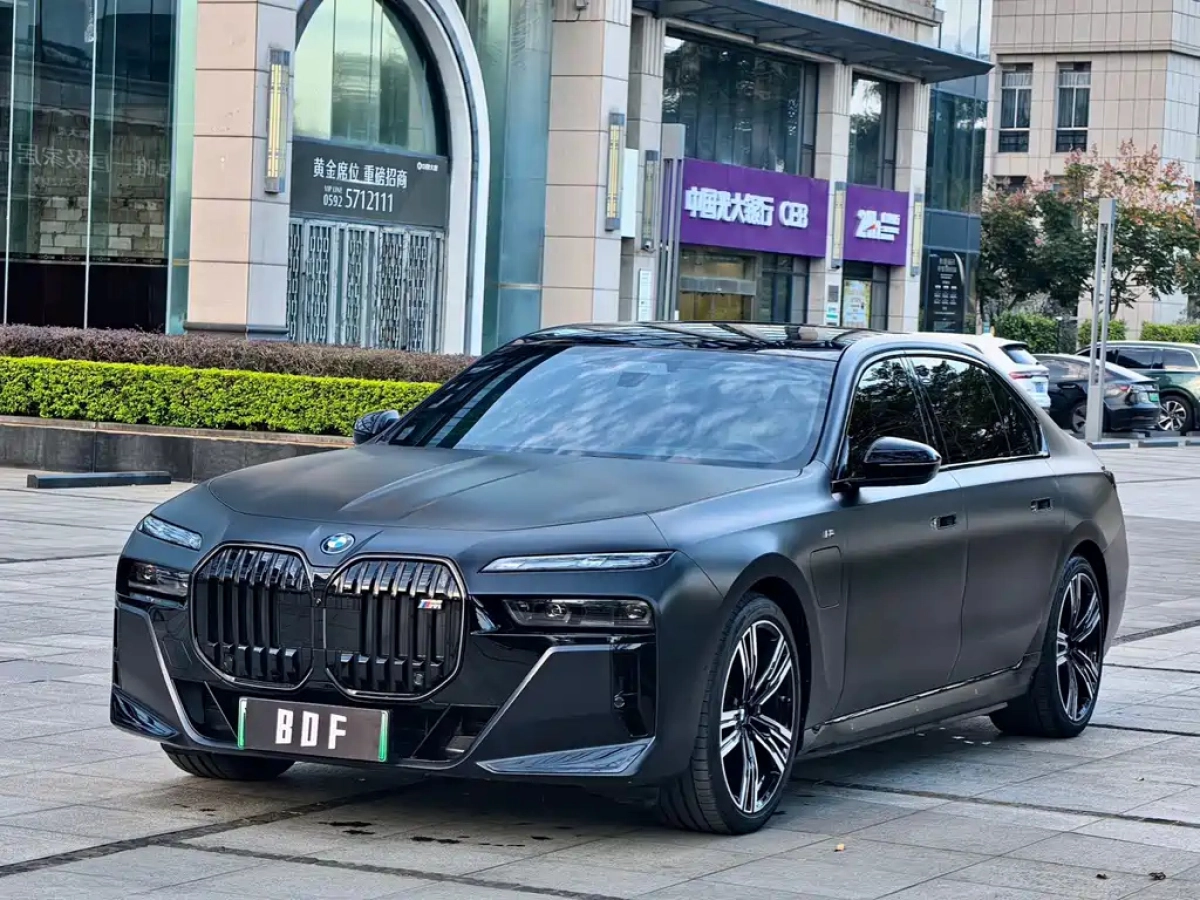 BMW I7