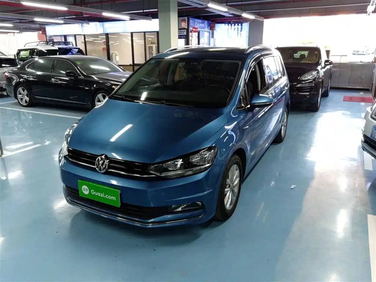VOLKSWAGEN TOURAN