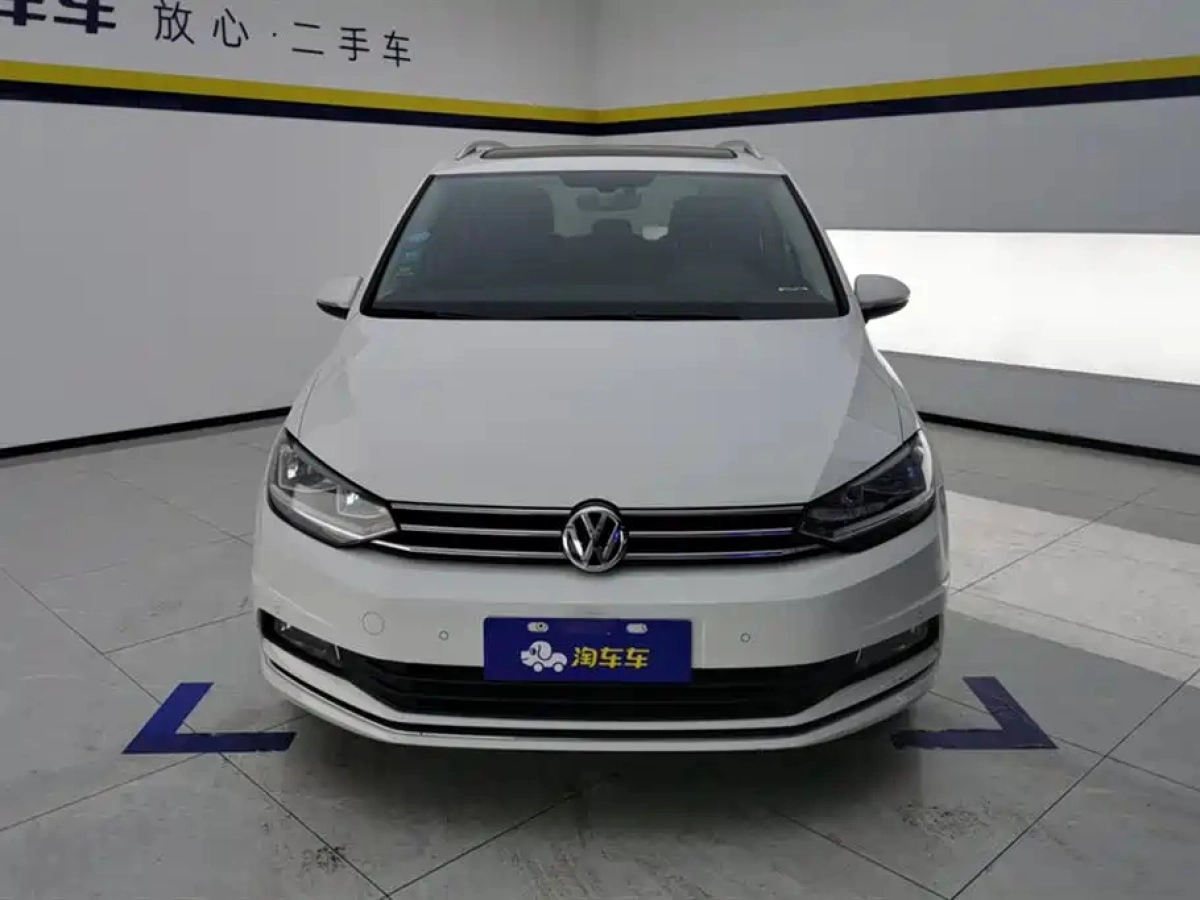 VOLKSWAGEN TOURAN