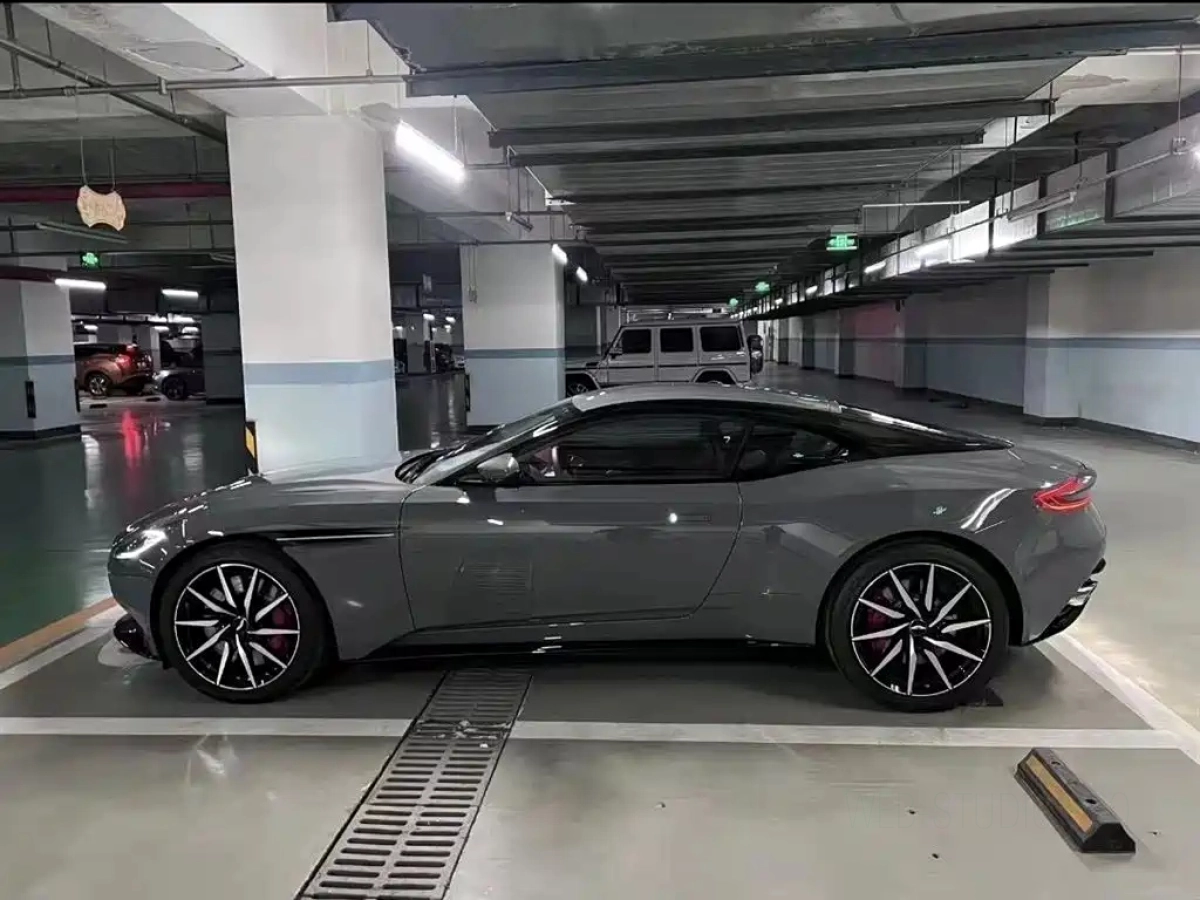 ASTON MARTIN DB11