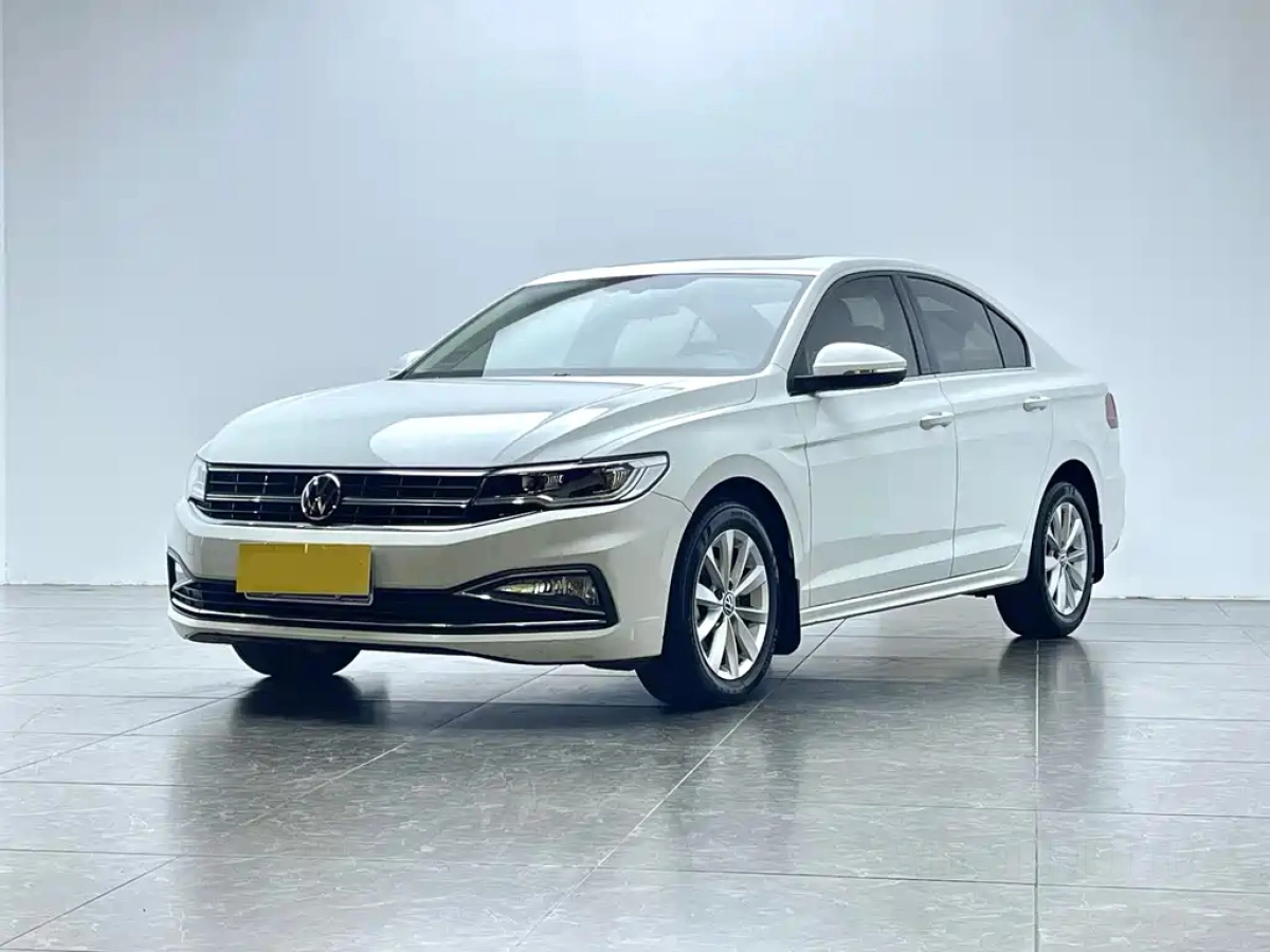 VOLKSWAGEN BORA  2022