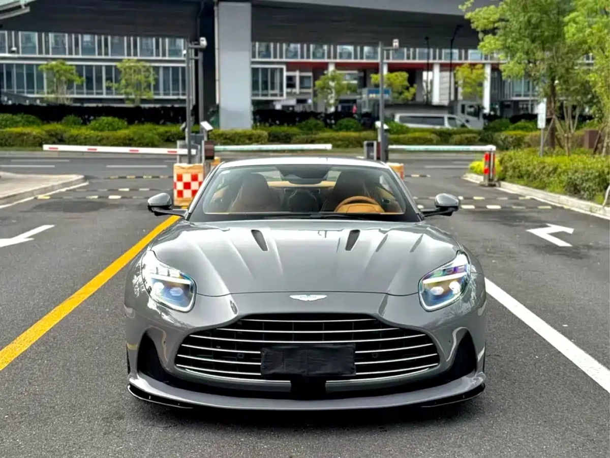 ASTON MARTIN DB12  2025