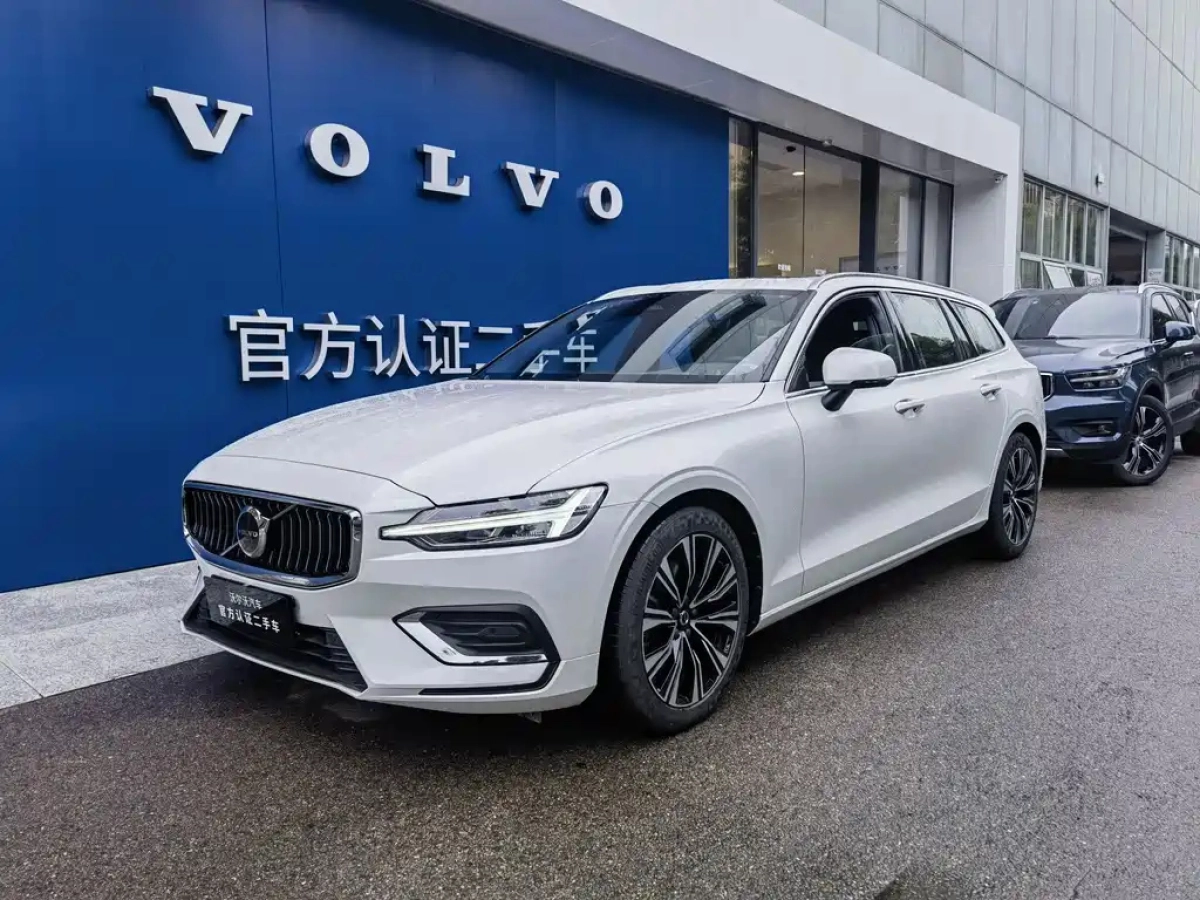 VOLVO V60  2023