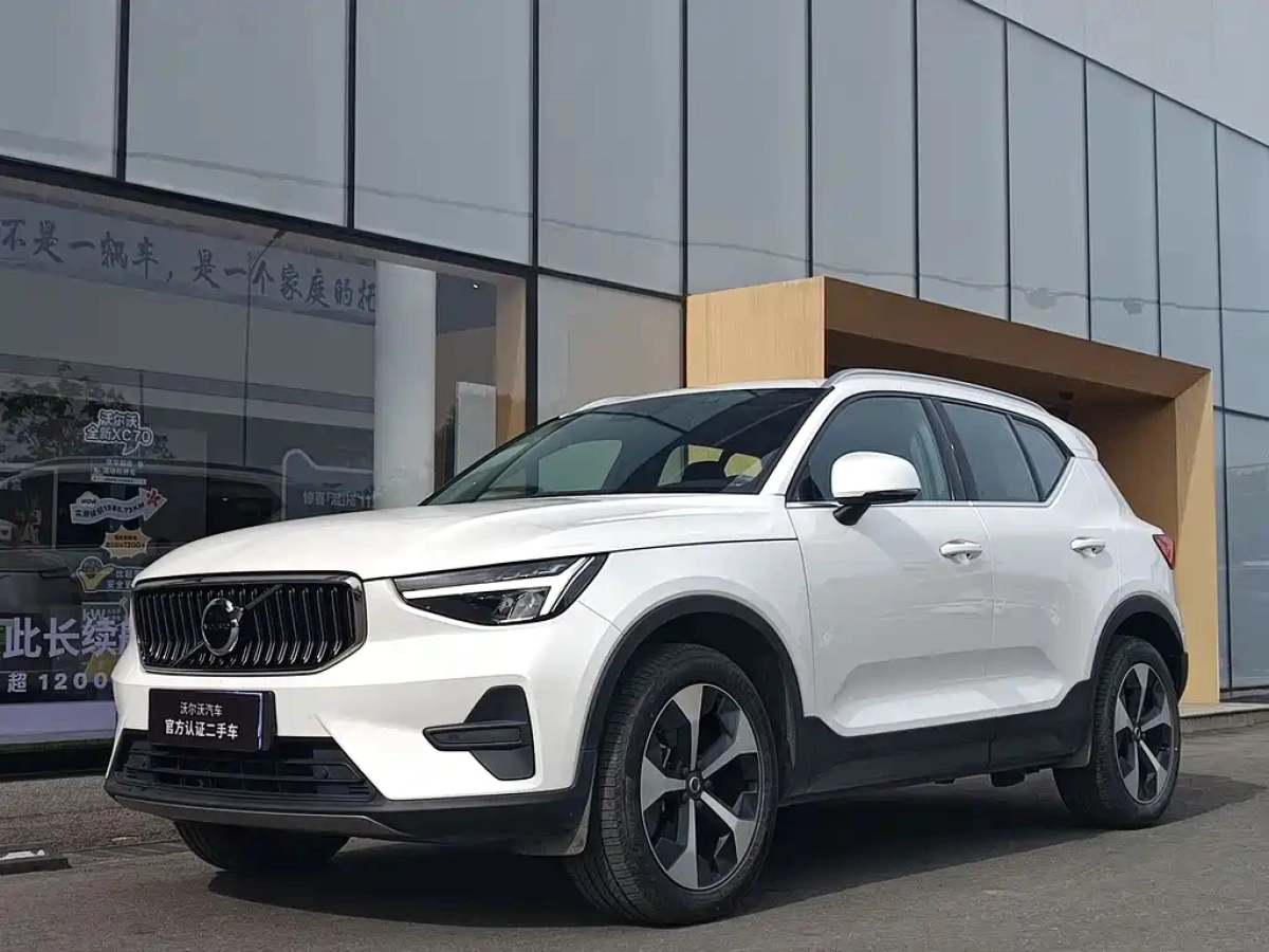 VOLVO XC40