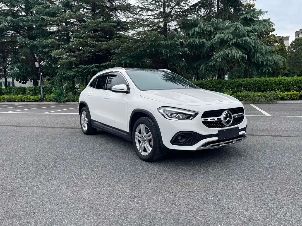 MERCEDES BENZ GLA