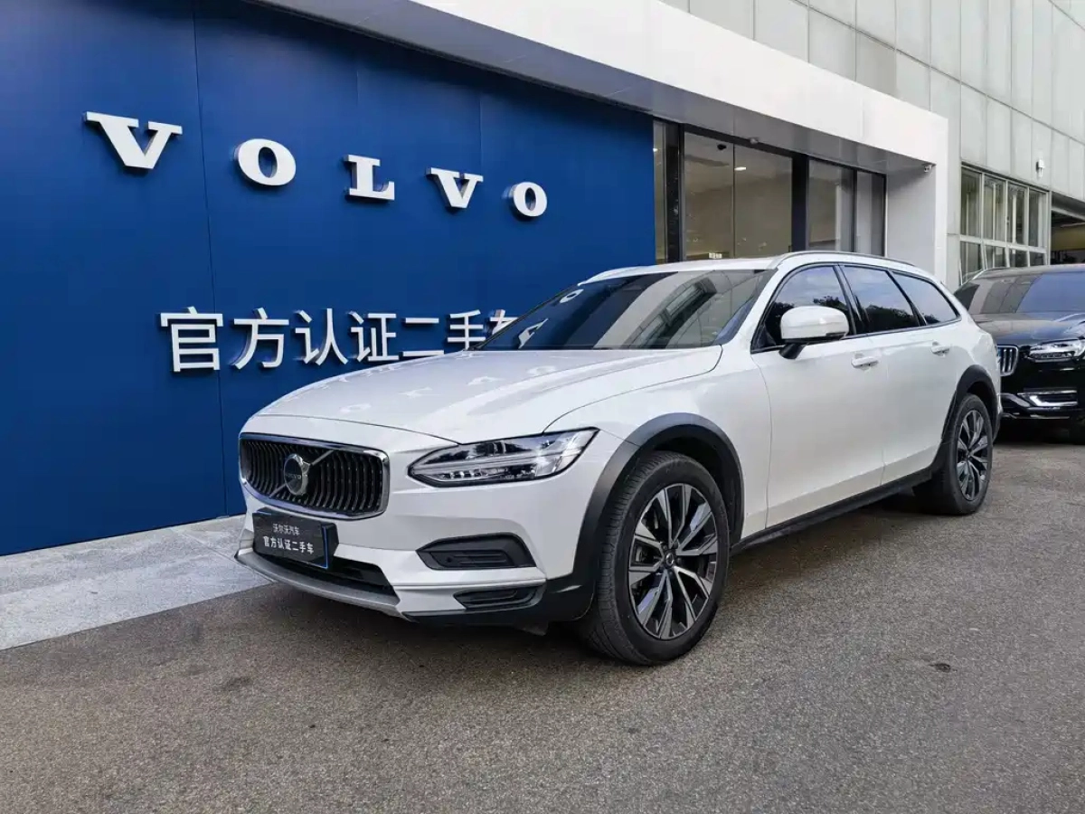 VOLVO V90  2023