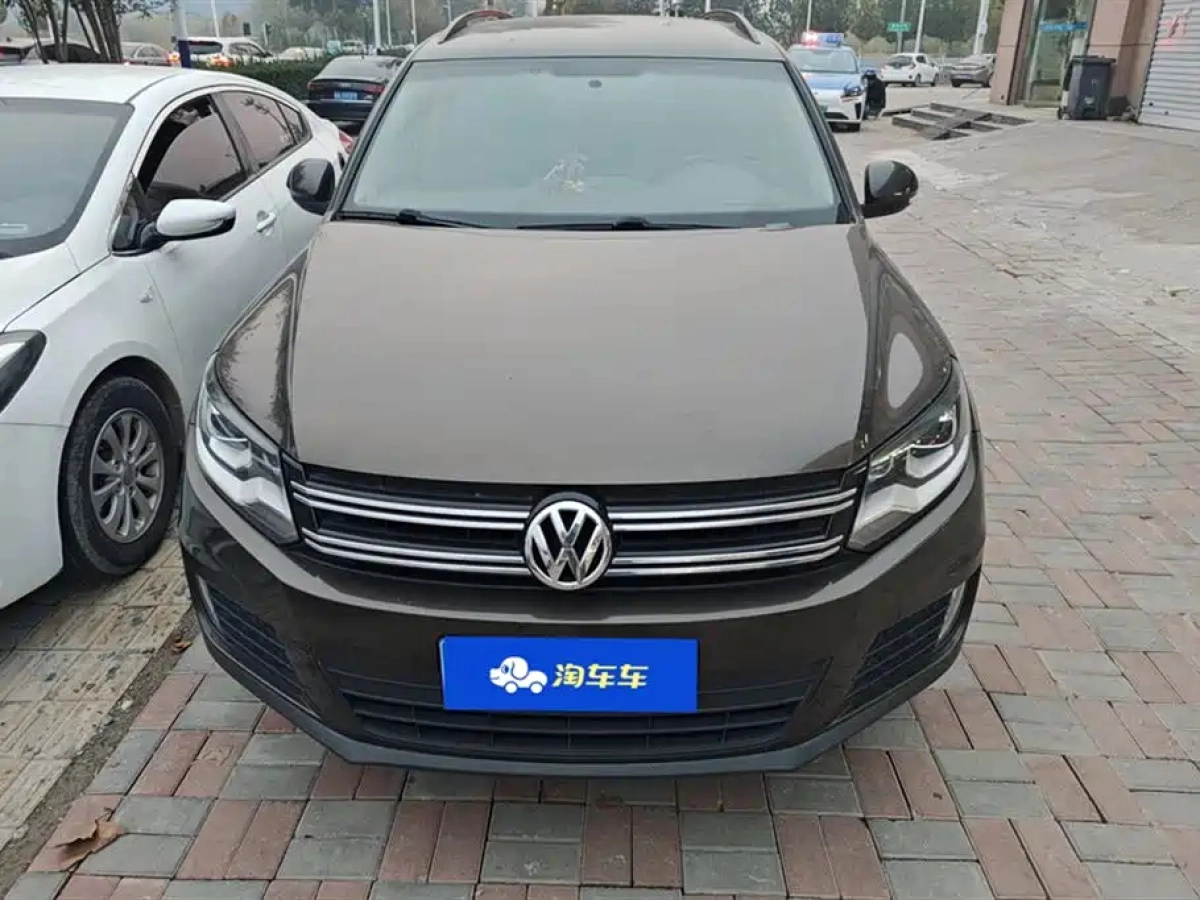 VOLKSWAGEN TIGUAN