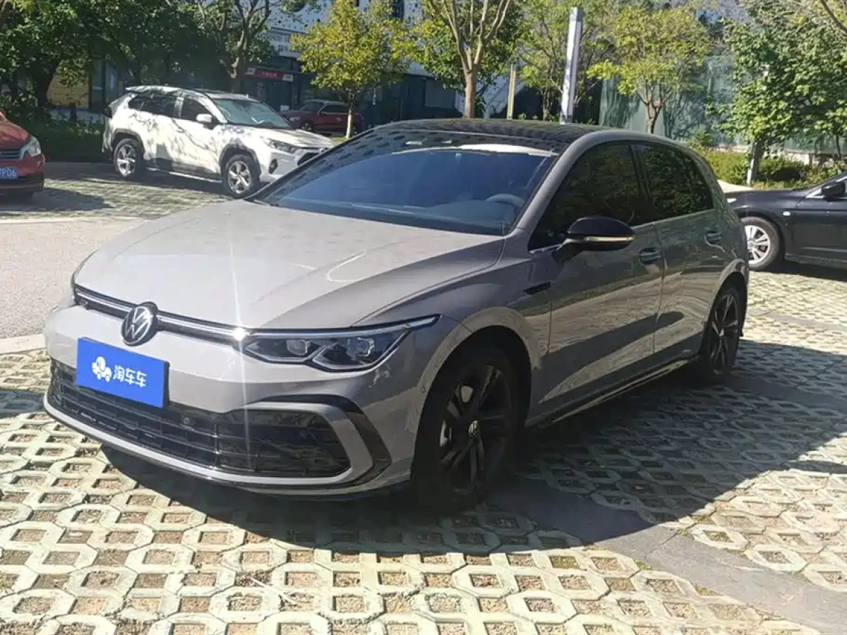 VOLKSWAGEN GOLF  2022