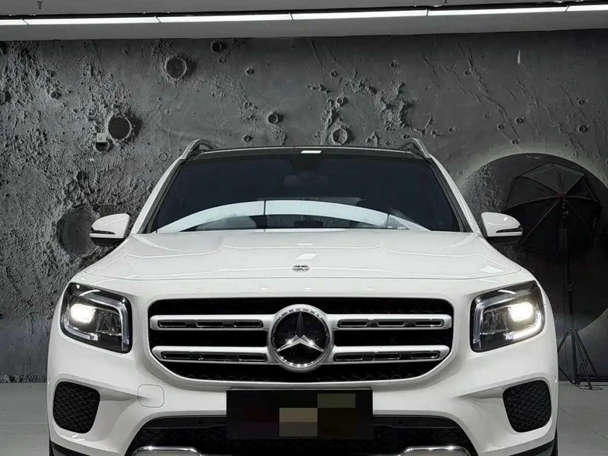 MERCEDES BENZ GLB