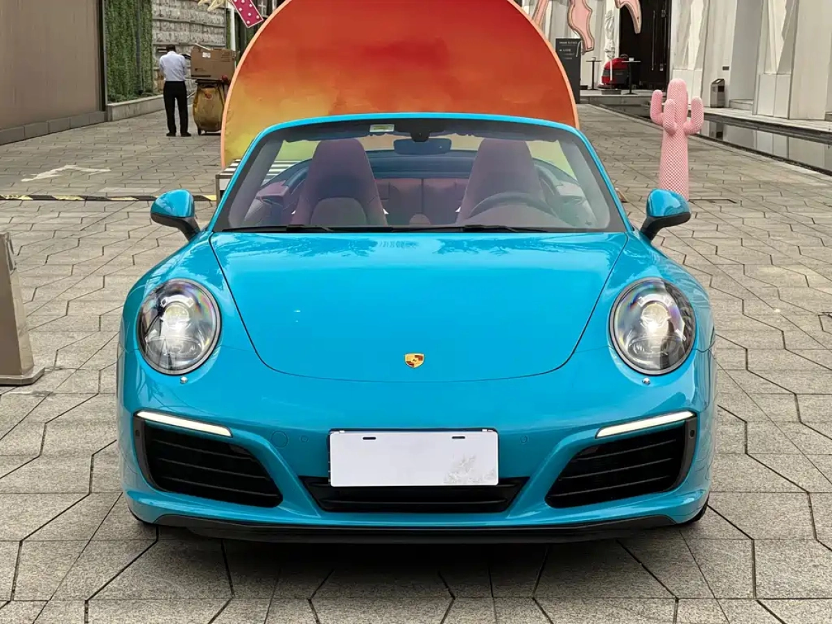 PORSCHE 911