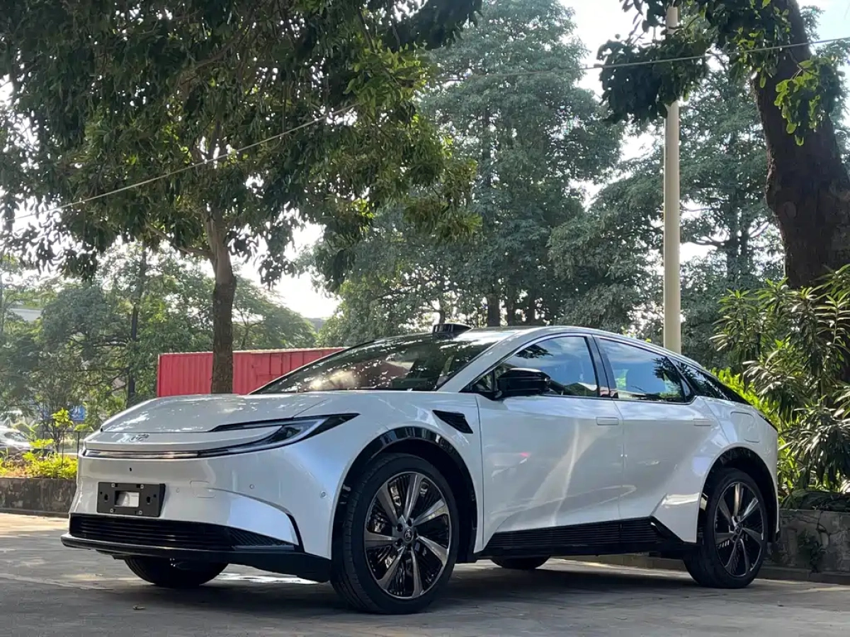 TOYOTA BZ5  2025