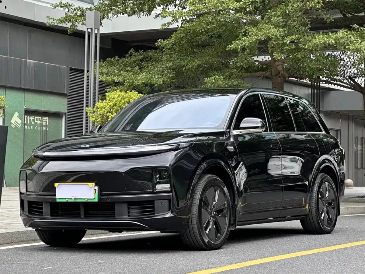 LI AUTO L8  2025