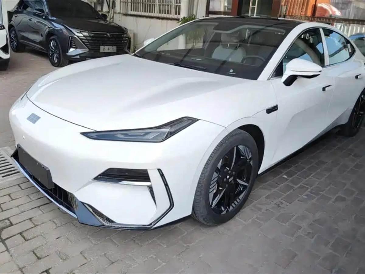 GEELY GALAXY GALAXY E8  2025