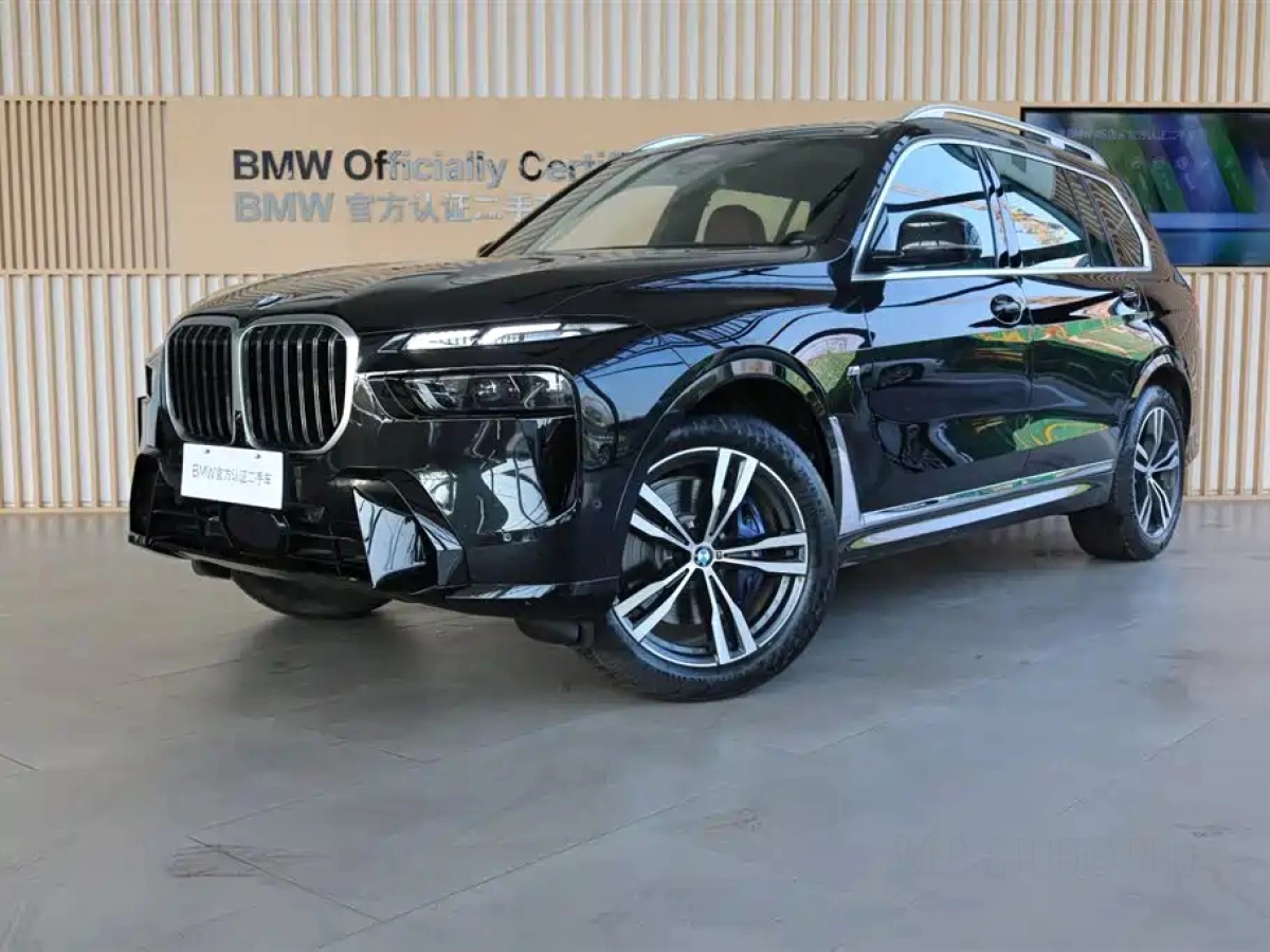 BMW X7  2025