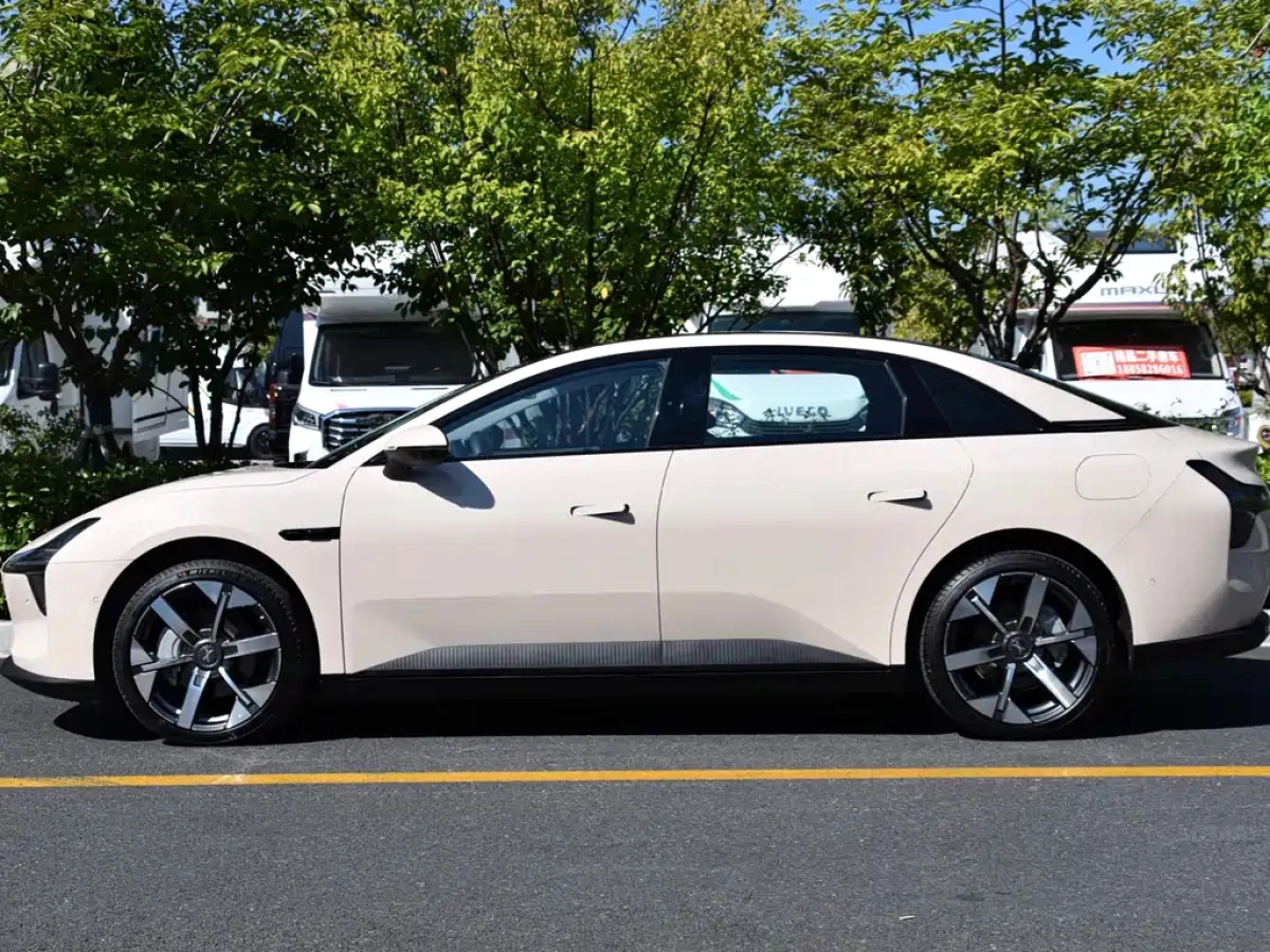 XPENG MOTORS MONA M03