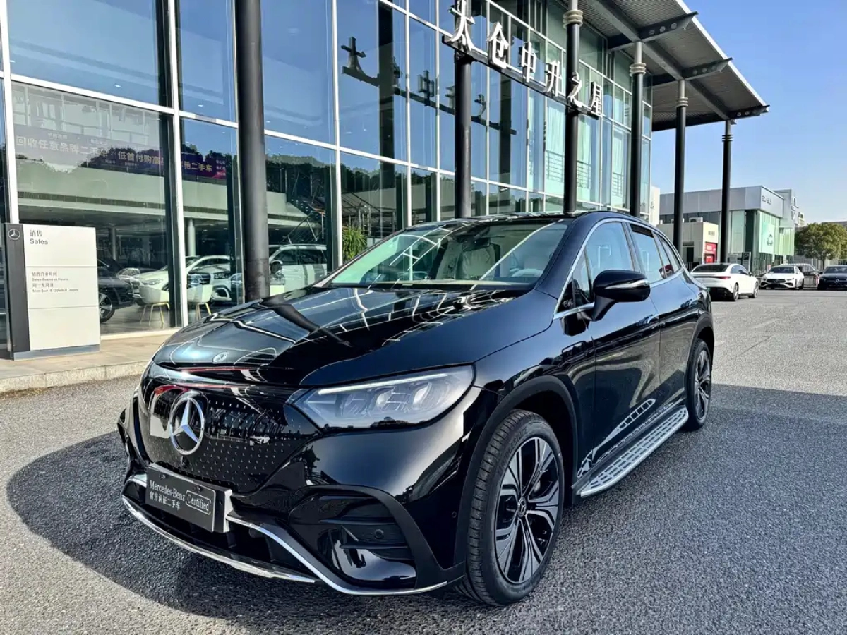 MERCEDES BENZ EQE SUV  2025