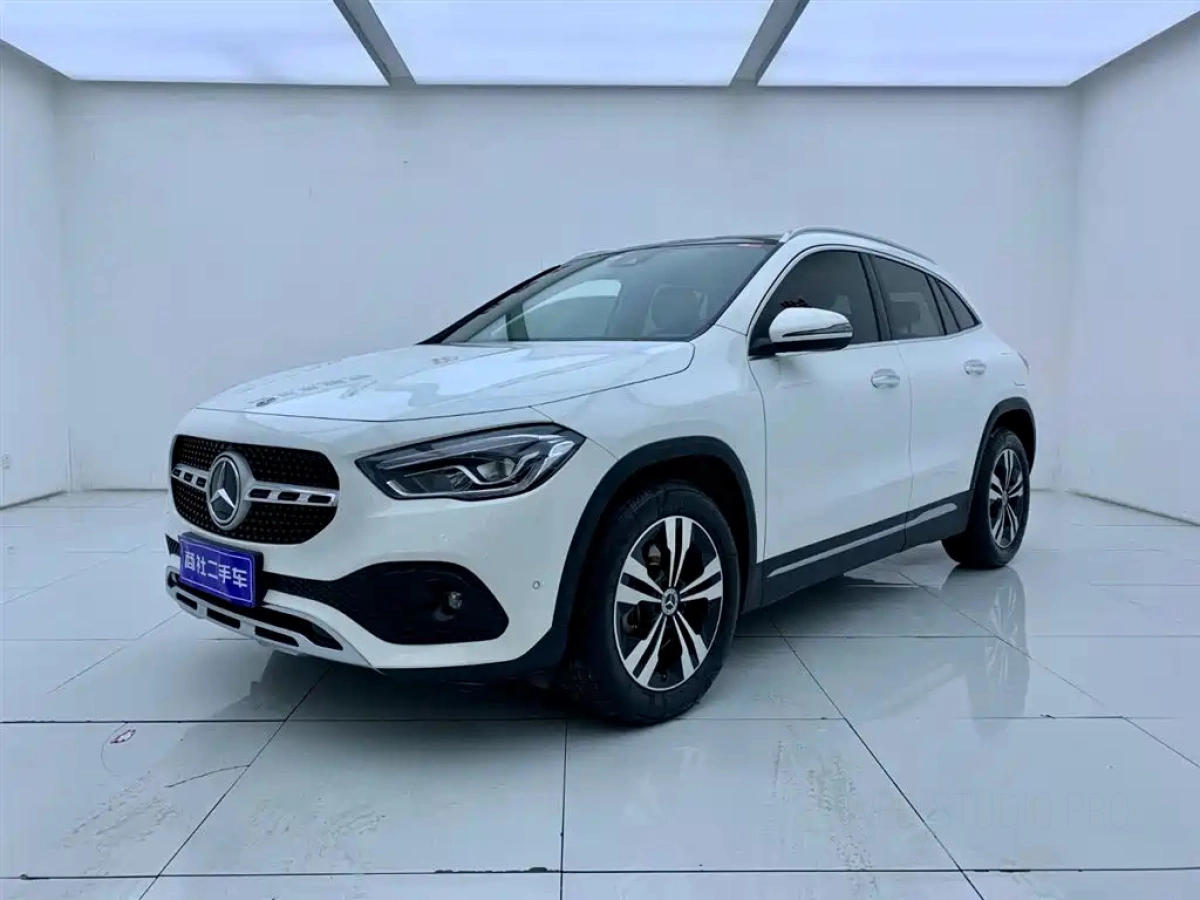MERCEDES BENZ GLA  2023